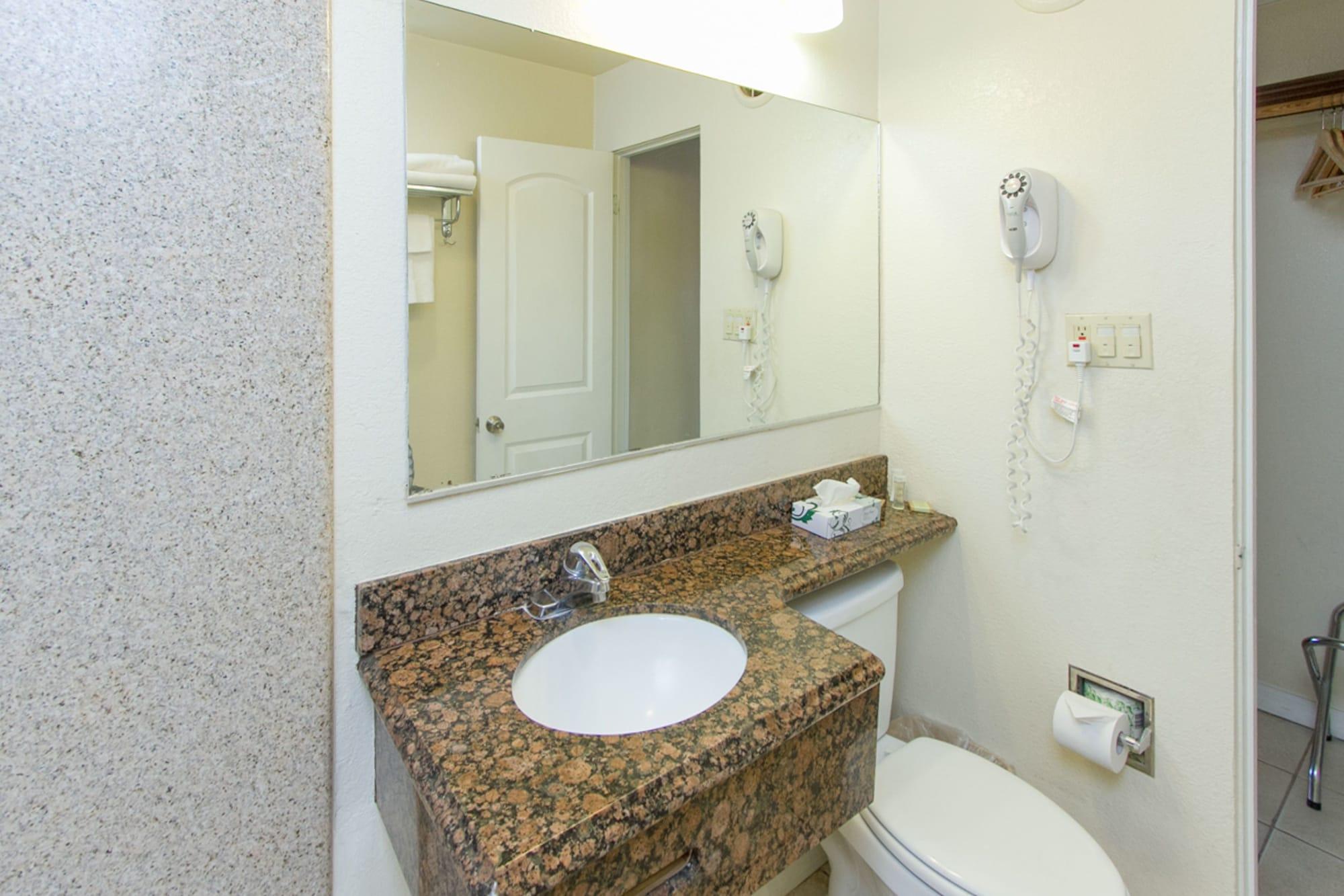 Surestay By Best Western Fresno Central Экстерьер фото