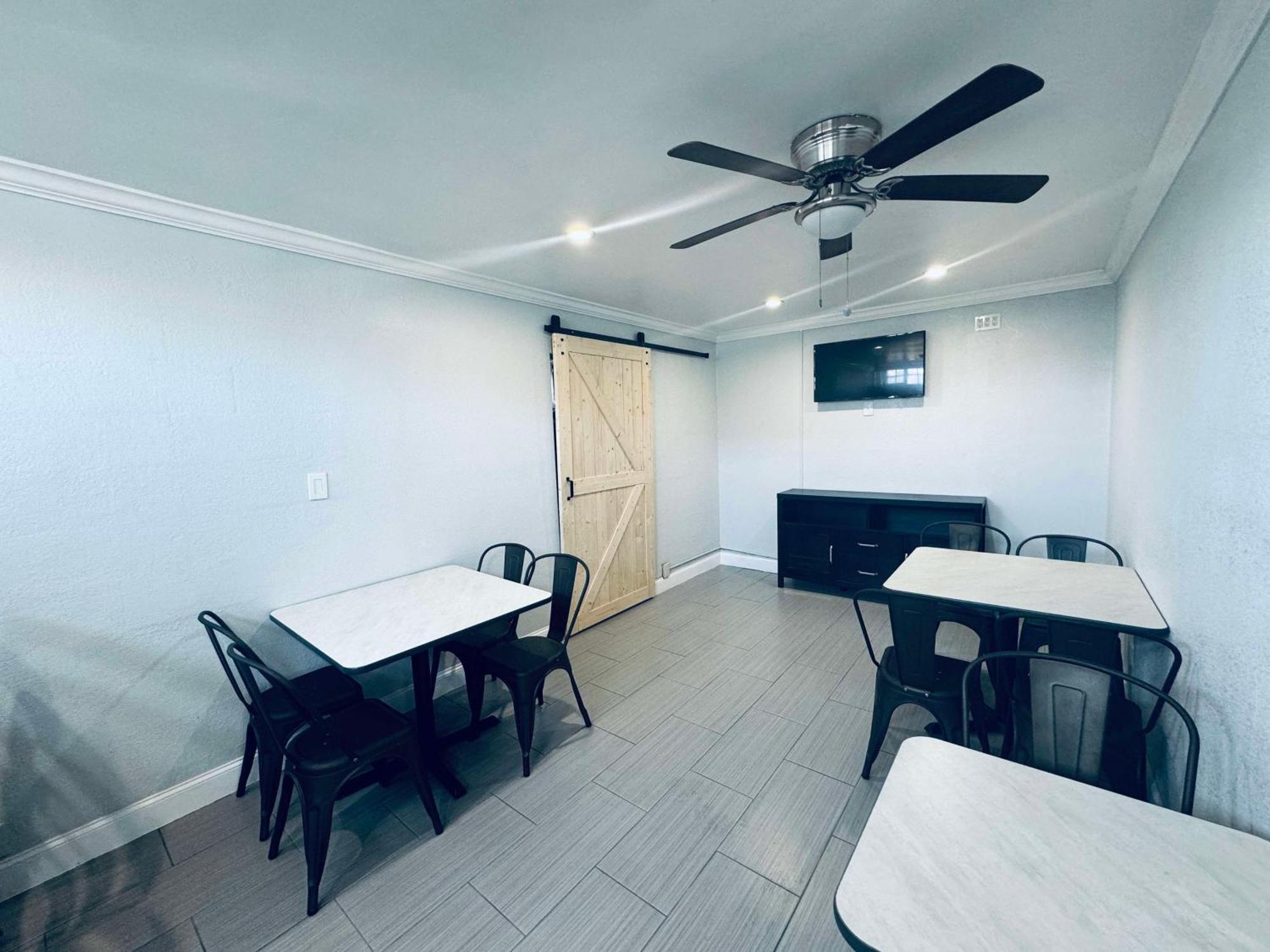 Surestay By Best Western Fresno Central Экстерьер фото