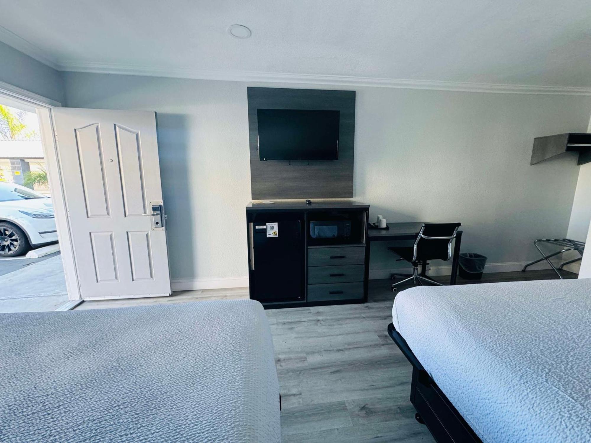 Surestay By Best Western Fresno Central Экстерьер фото