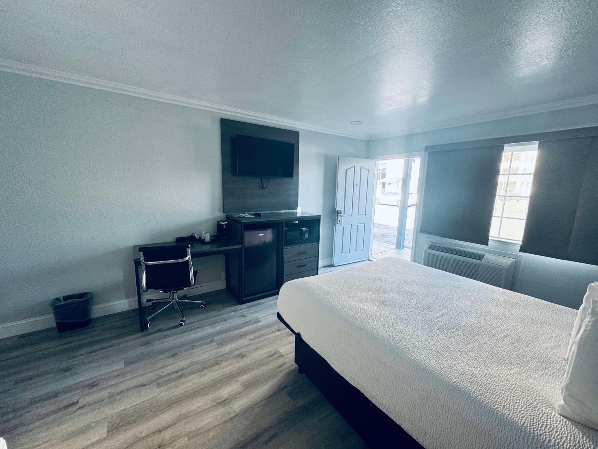 Surestay By Best Western Fresno Central Экстерьер фото