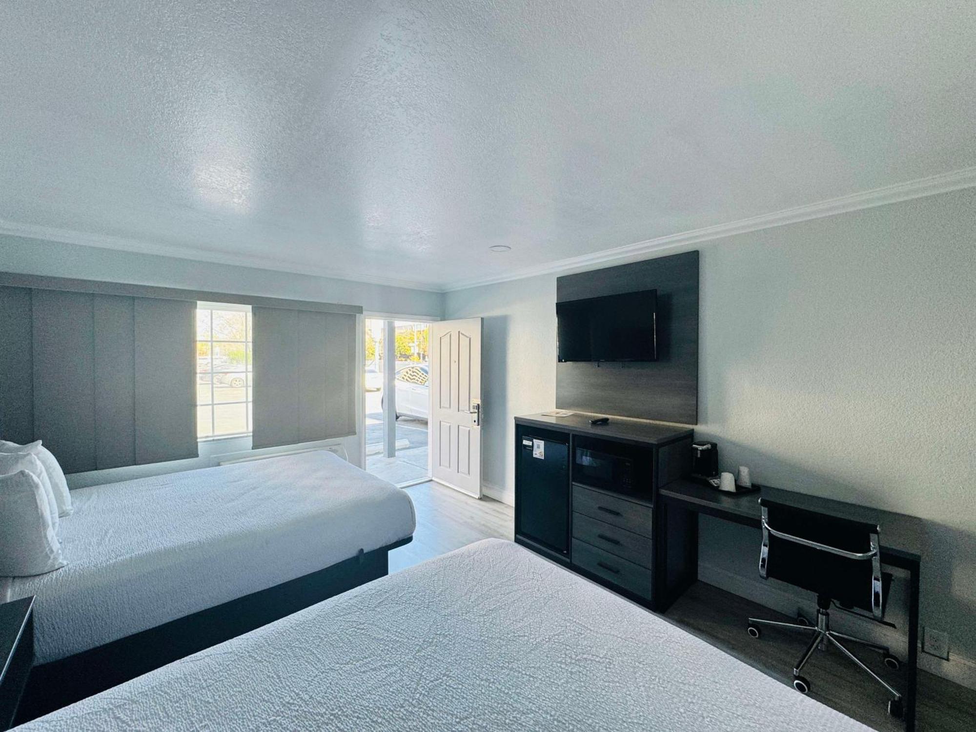 Surestay By Best Western Fresno Central Экстерьер фото
