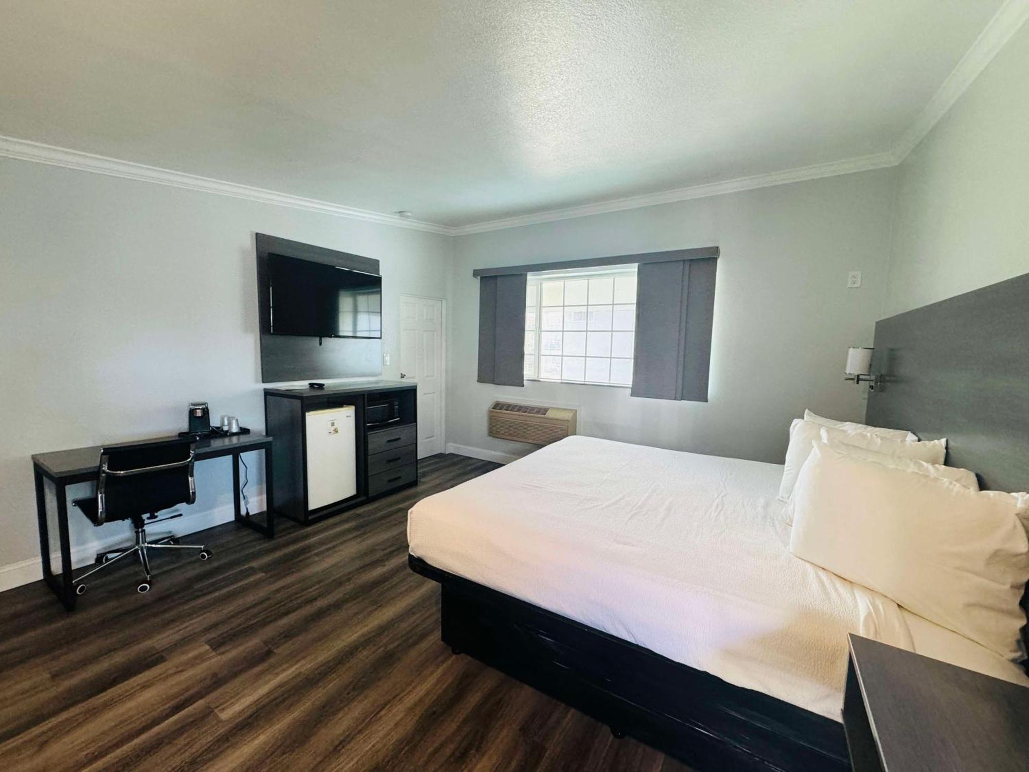 Surestay By Best Western Fresno Central Экстерьер фото