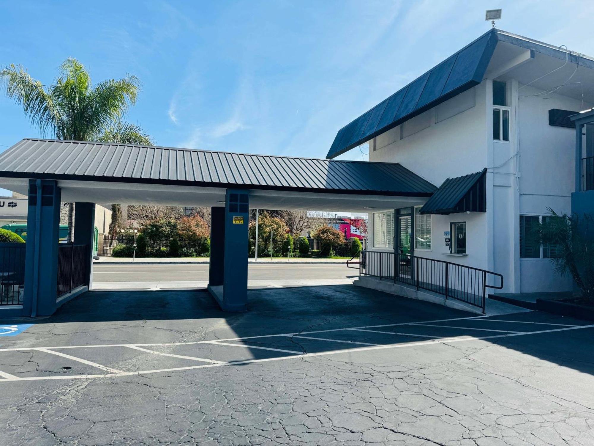 Surestay By Best Western Fresno Central Экстерьер фото