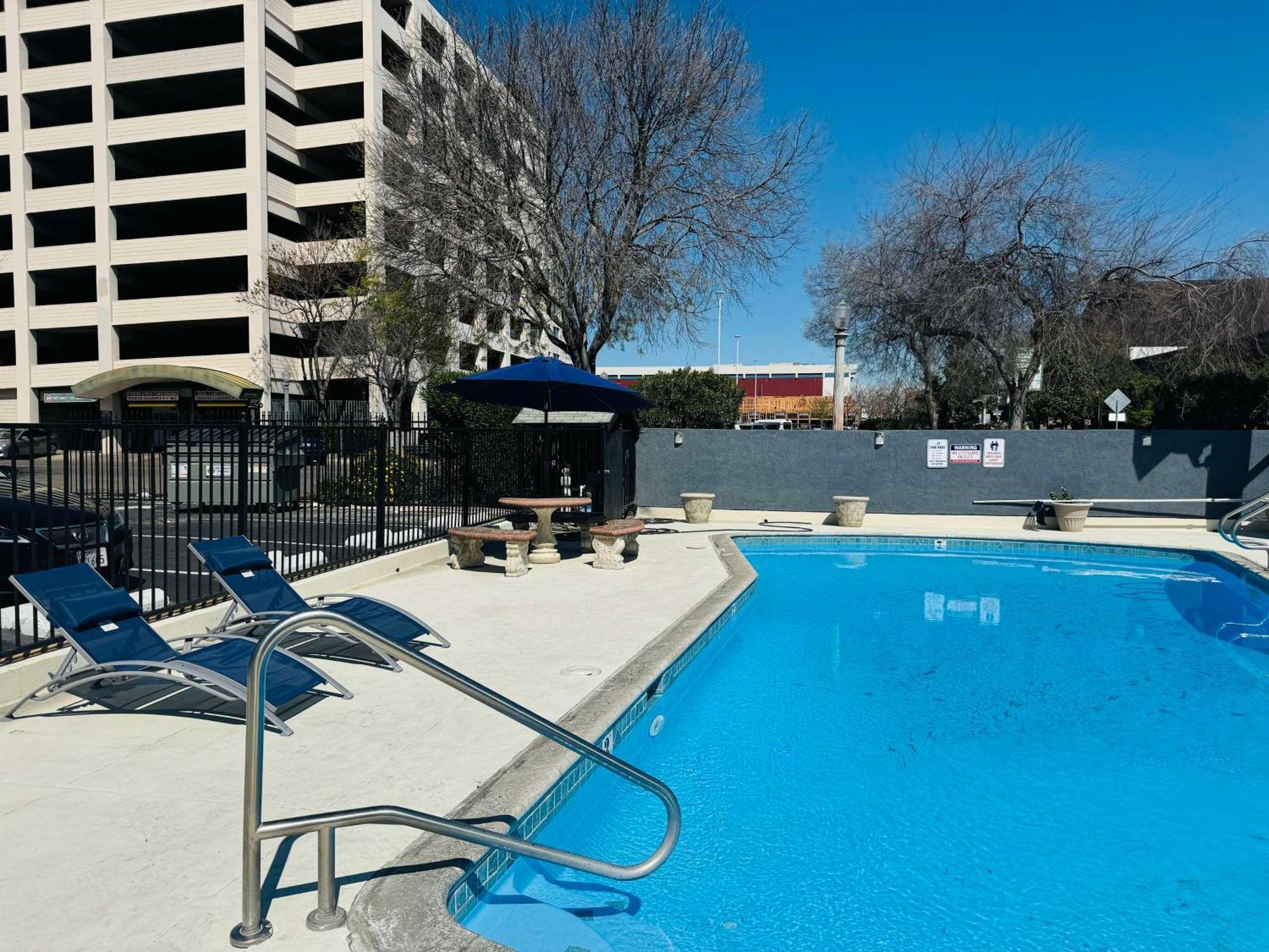 Surestay By Best Western Fresno Central Экстерьер фото