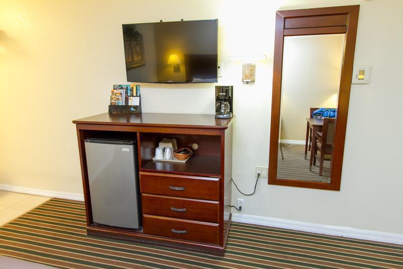 Surestay By Best Western Fresno Central Экстерьер фото