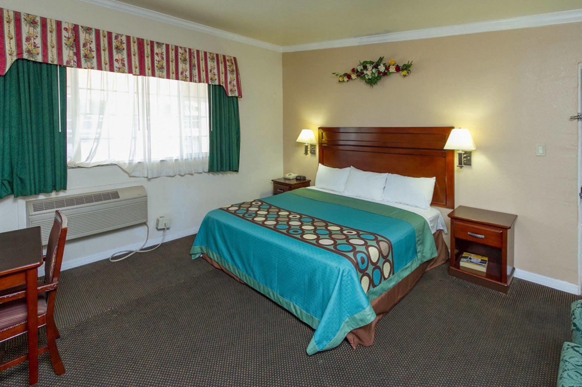 Surestay By Best Western Fresno Central Экстерьер фото